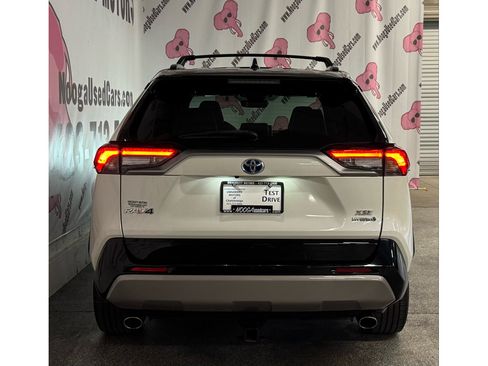Used 2022 Toyota RAV4 XSE AWD/4WD image 11