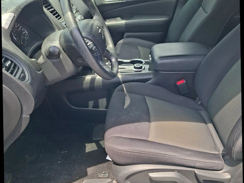 Used 2019 Nissan Pathfinder S AWD/4WD image 7