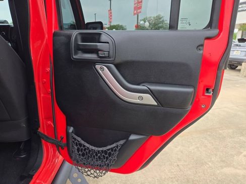 Used 2013 Jeep Wrangler Unlimited Rubicon w/ Connectivity Group AWD/4WD image 25