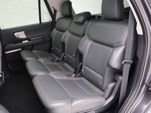 Used 2025 Ford Expedition Active AWD/4WD image 12