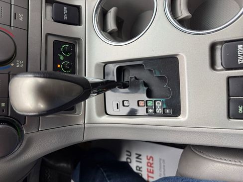 Used 2012 Toyota Highlander SE w/ Tow Pkg image 21