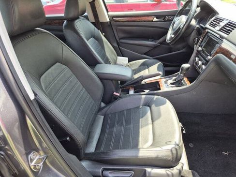Used 2012 Volkswagen Passat 2.5 SEL FWD image 32