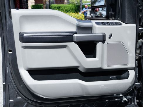 Used 2019 Ford F250 XLT w/ XLT Premium Package image 14