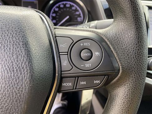 Used 2019 Toyota Camry LE image 31