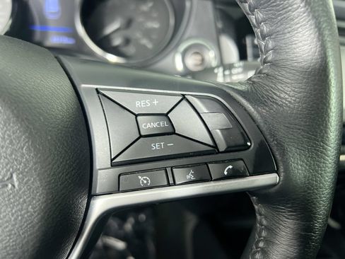 Used 2018 Nissan Rogue SV FWD image 13