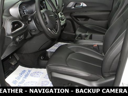 New 2026 Chrysler Pacifica Select image 14