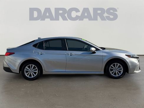 Used 2025 Toyota Camry LE image 8