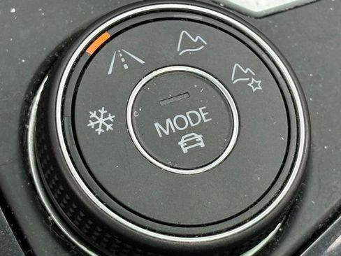 Used 2018 Volkswagen Tiguan SE AWD/4WD image 20