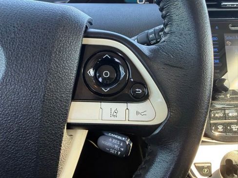 Used 2017 Toyota Prius Three Touring FWD image 19