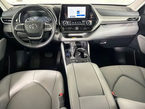Used 2024 Toyota Highlander XLE image 24