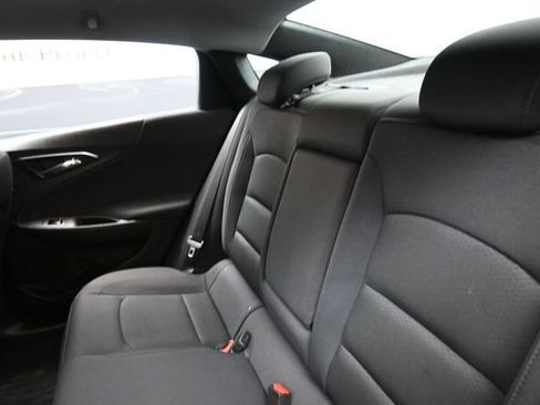 Used 2017 Chevrolet Malibu LT FWD image 21