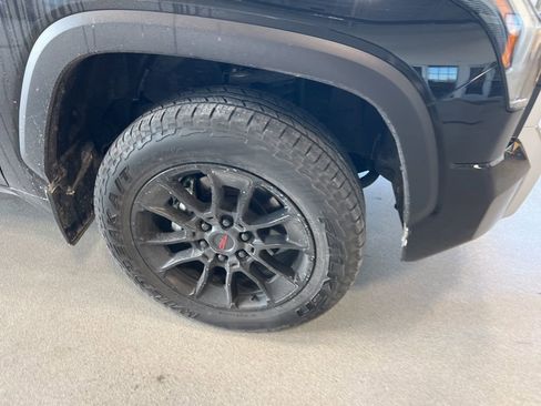 Used 2022 Toyota Tundra Limited image 2