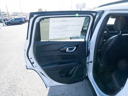 New 2026 Jeep Compass Latitude image 11