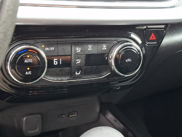 Used 2025 Chevrolet Trax LT FWD image 16