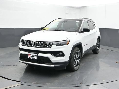 Used 2025 Jeep Compass Limited AWD/4WD image 5