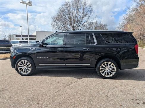 Used 2022 GMC Yukon XL Denali image 2