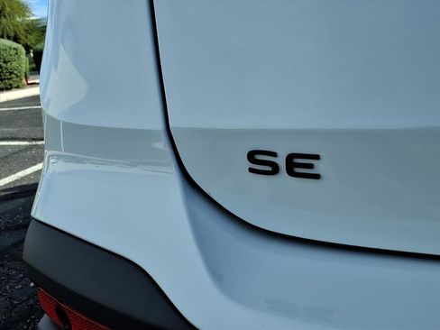 New 2026 Volkswagen Taos SE image 9