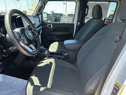 Used 2024 Jeep Wrangler Unlimited Sahara AWD/4WD image 17