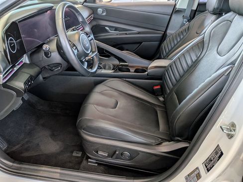 Used 2022 Hyundai Elantra Limited FWD image 11