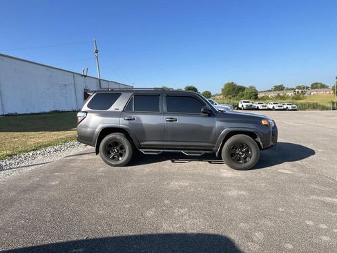 Used 2016 Toyota 4Runner SR5 AWD/4WD image 3