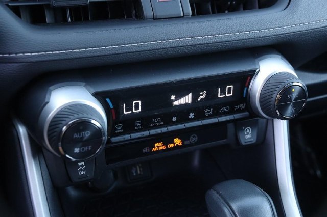 Used 2025 Toyota RAV4 XLE AWD/4WD image 18