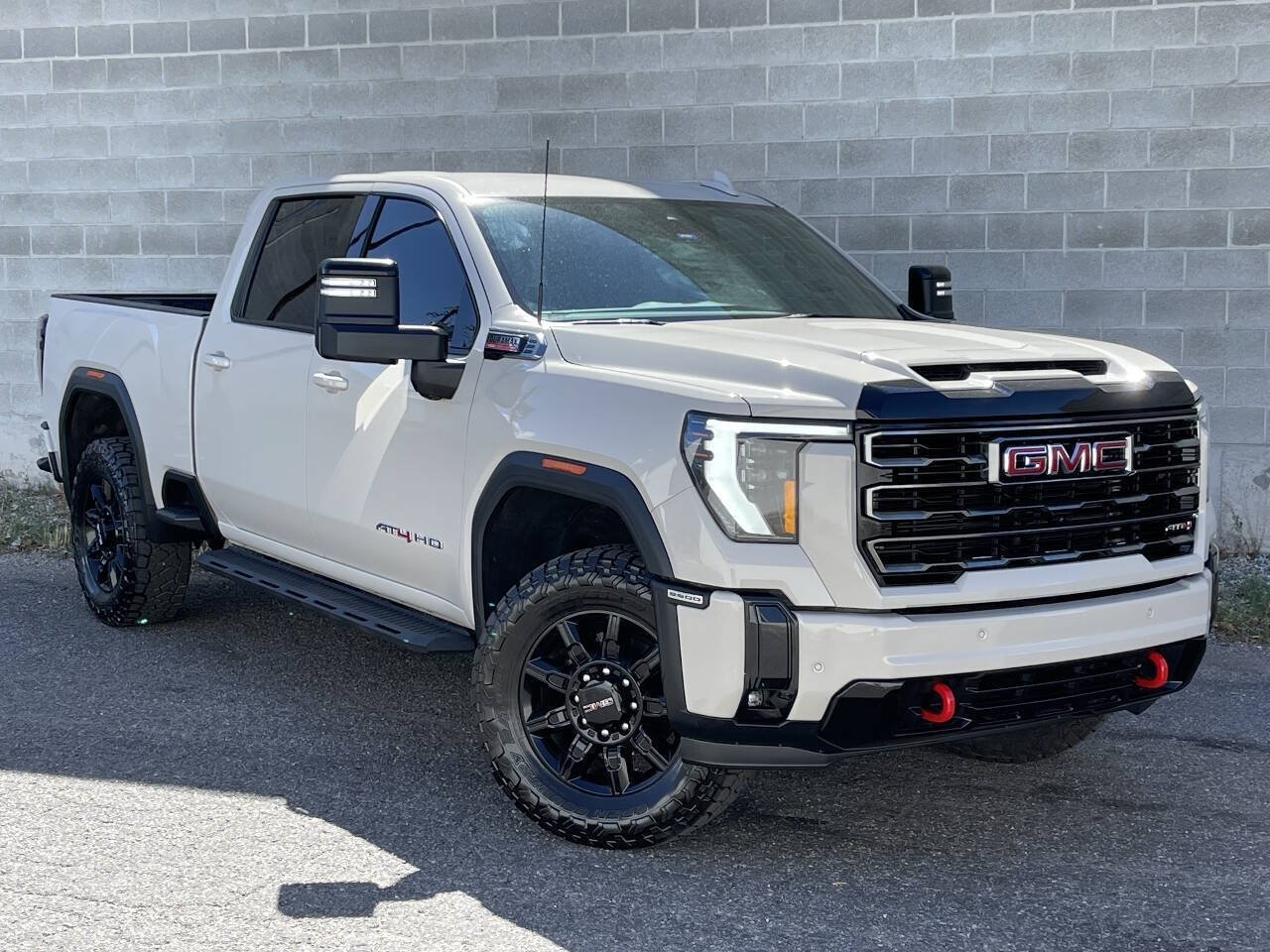 Used 2026 GMC Sierra 2500 AT4 AWD/4WD image 2
