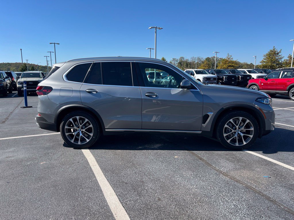 Used 2024 BMW X5 xDrive40i w/ Premium Package AWD/4WD image 4
