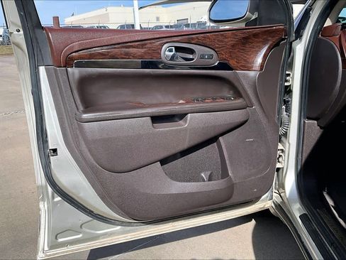 Used 2013 Buick Enclave Premium image 24