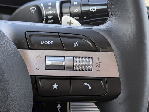 Used 2025 Hyundai Tucson Limited image 32