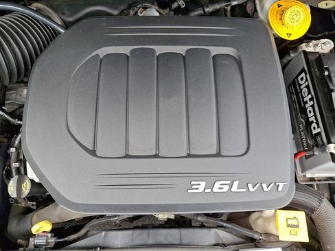 Used 2015 Dodge Grand Caravan SXT w/ UConnect Hands-Free Group FWD image 26