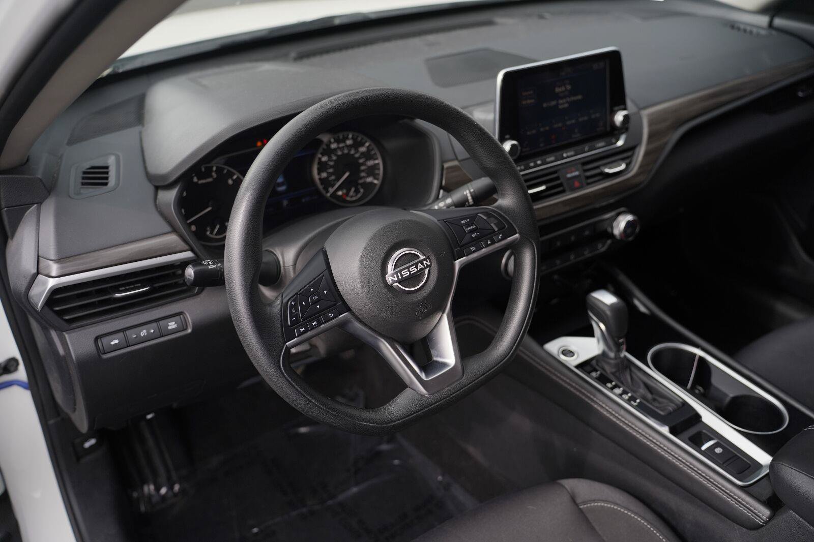 Used 2023 Nissan Altima 2.5 SV AWD/4WD image 9