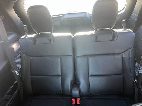 Used 2020 Ford Explorer XLT w/ Equipment Group 202A image 29