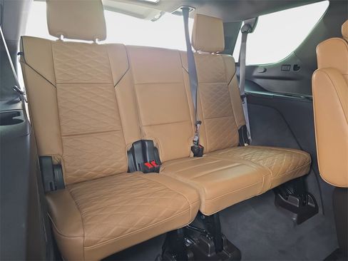 Used 2022 Cadillac Escalade Premium Luxury w/ Performance Package image 16