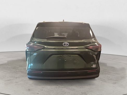 Certified 2024 Toyota Sienna XLE image 4