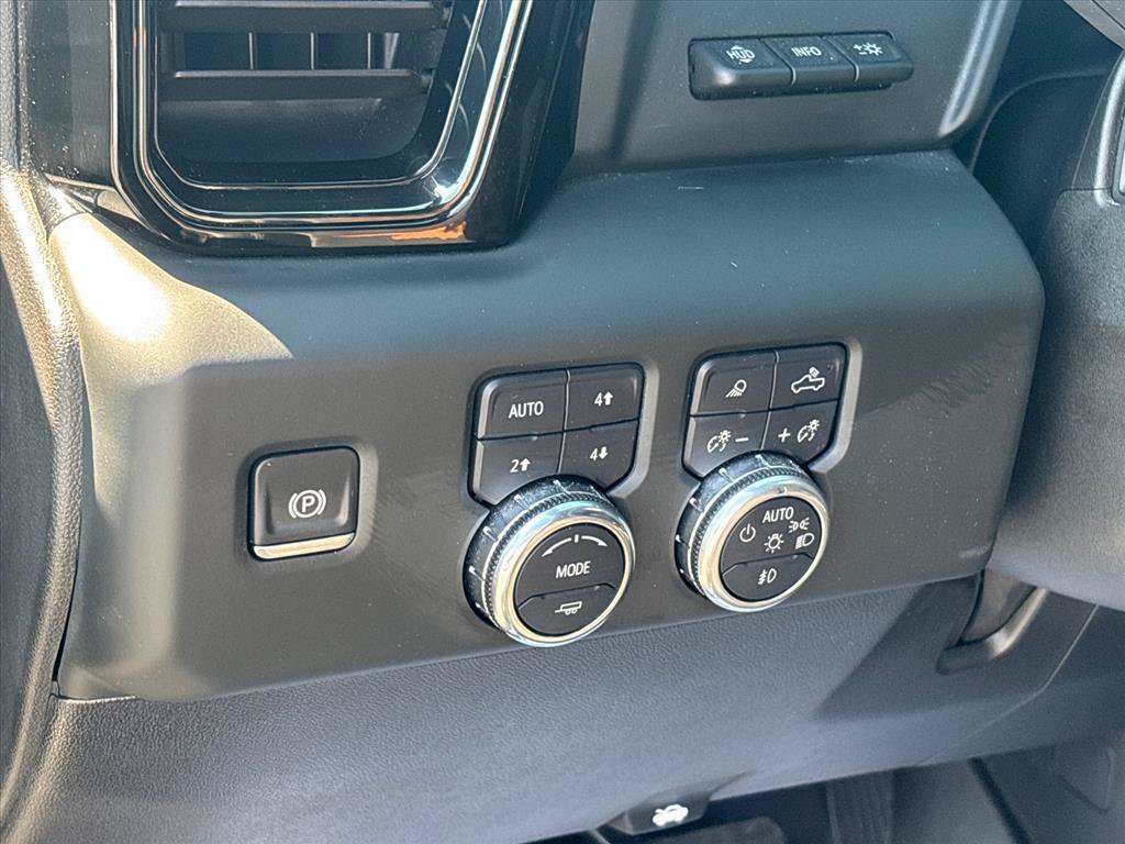 Used 2025 GMC Sierra 2500 AT4 w/ Technology Package AWD/4WD image 31