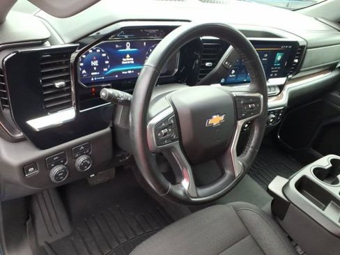 Used 2025 Chevrolet Silverado 1500 LT AWD/4WD image 8
