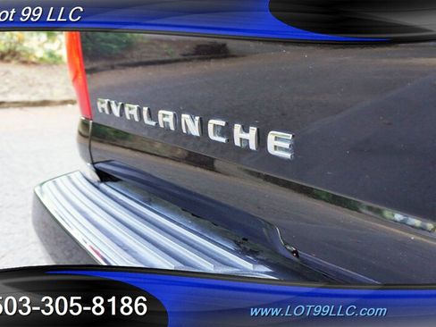 Used 2012 Chevrolet Avalanche LTZ AWD/4WD image 35
