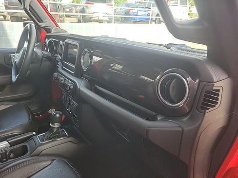 Used 2021 Jeep Wrangler Unlimited Sahara image 45