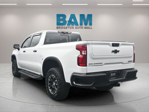 Used 2024 Chevrolet Silverado 1500 ZR2 w/ Technology Package AWD/4WD image 4