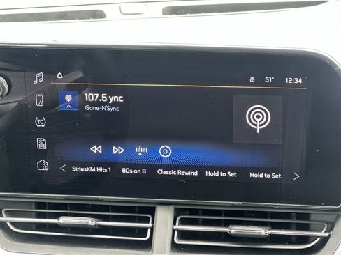 Used 2025 Chevrolet Trax LT w/ LT Convenience Package image 26