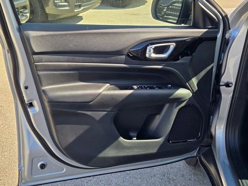 New 2026 Jeep Compass Latitude image 19