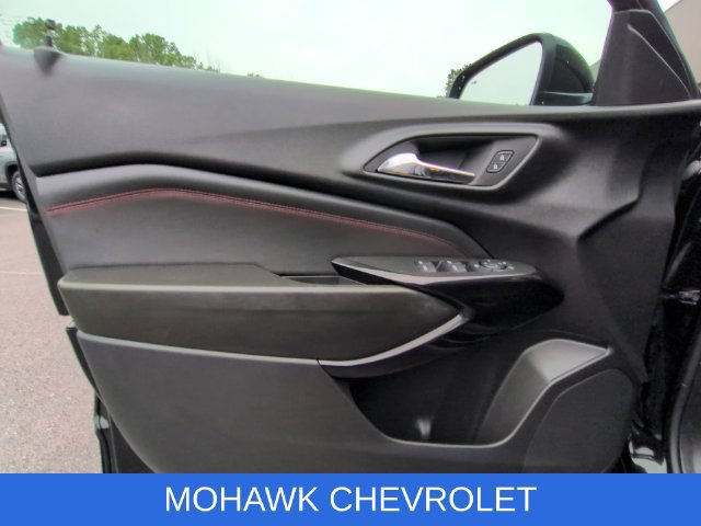 Certified 2024 Chevrolet Trax RS w/ Sunroof Package FWD image 22