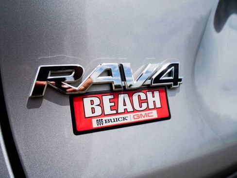 Used 2022 Toyota RAV4 XLE image 42
