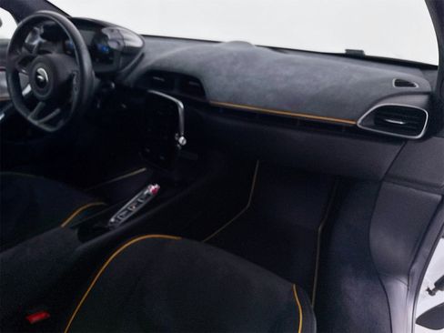 Used 2024 McLaren Artura image 23