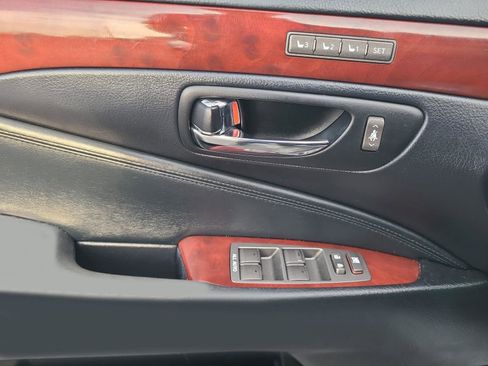 Used 2012 Lexus LS 460 w/ Comfort Pkg image 10