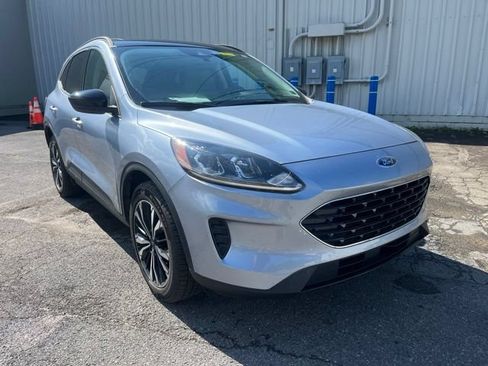 Used 2022 Ford Escape SE w/ SE Sport Appearance Package AWD/4WD image 3