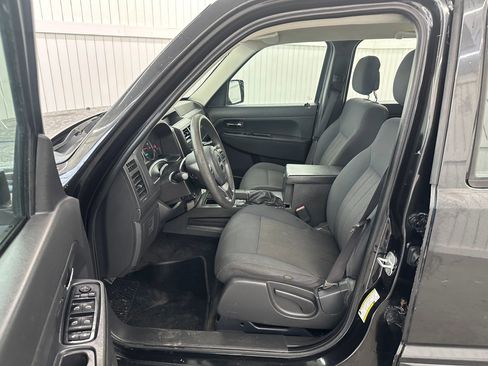 Used 2011 Jeep Liberty Sport image 12