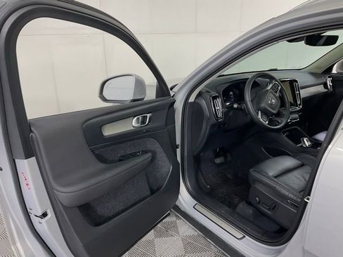 Certified 2023 Volvo XC40 B5 Plus w/ Climate Package image 26