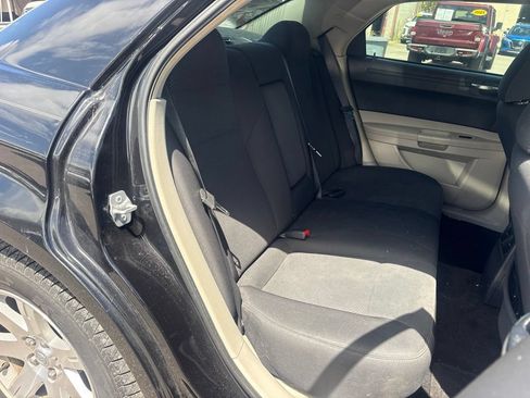 Used 2007 Chrysler 300 RWD image 17