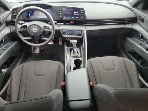 Used 2025 Hyundai Elantra Sport FWD image 13